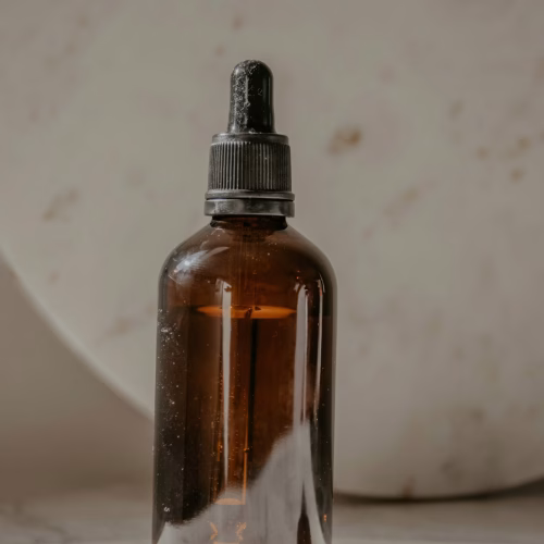 11 Castor Oil Uses for Skin & Hair: Benefits, Before and After, and How to Use It Overnight