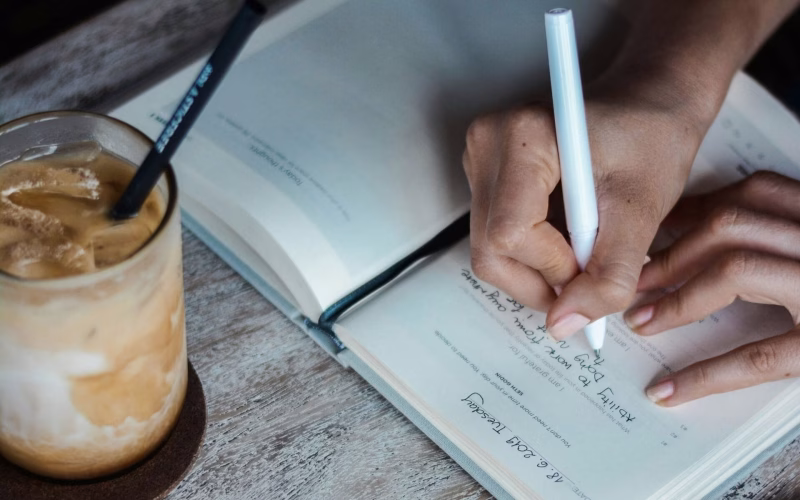 100 Powerful Daily Gratitude Journal Prompts to Foster Positivity and Mindful Living